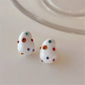 IRREGULAR WHITE STUDS WITH MULTICOLOR RHINESTONES