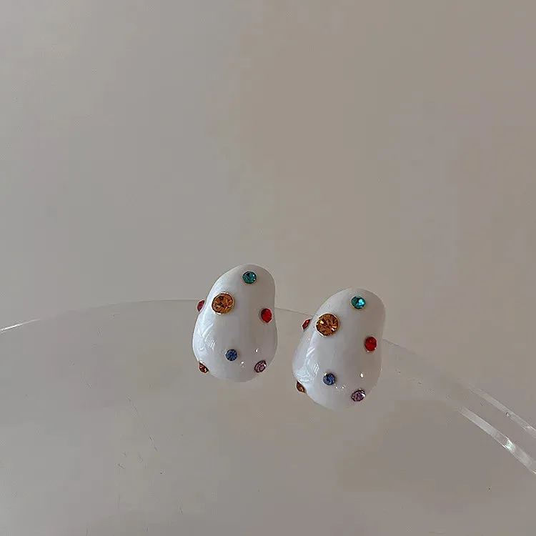 IRREGULAR WHITE STUDS WITH MULTICOLOR RHINESTONES