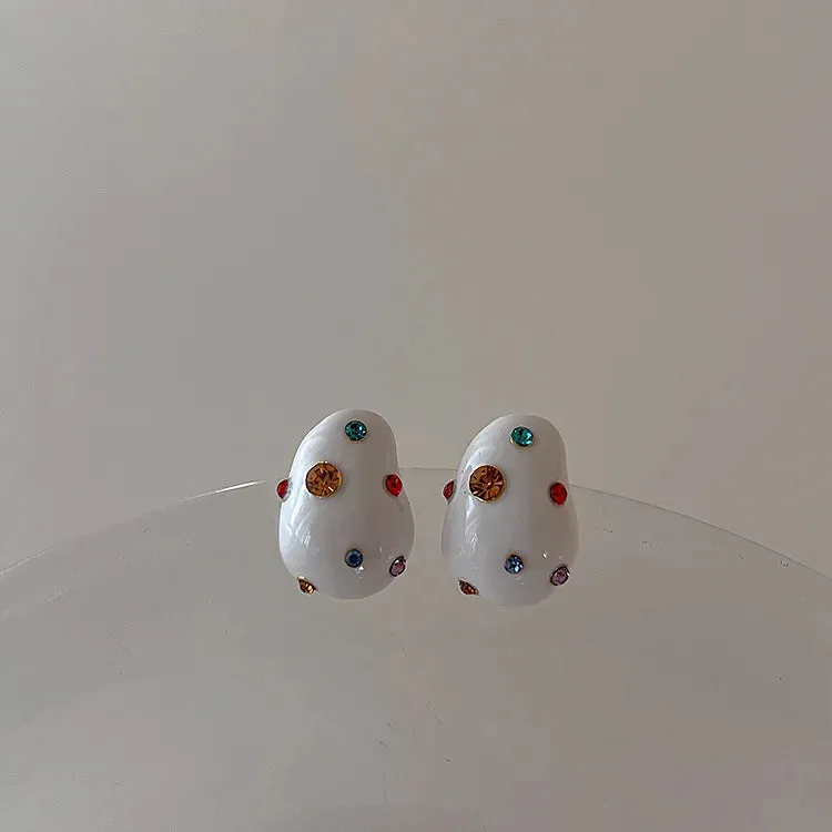 IRREGULAR WHITE STUDS WITH MULTICOLOR RHINESTONES