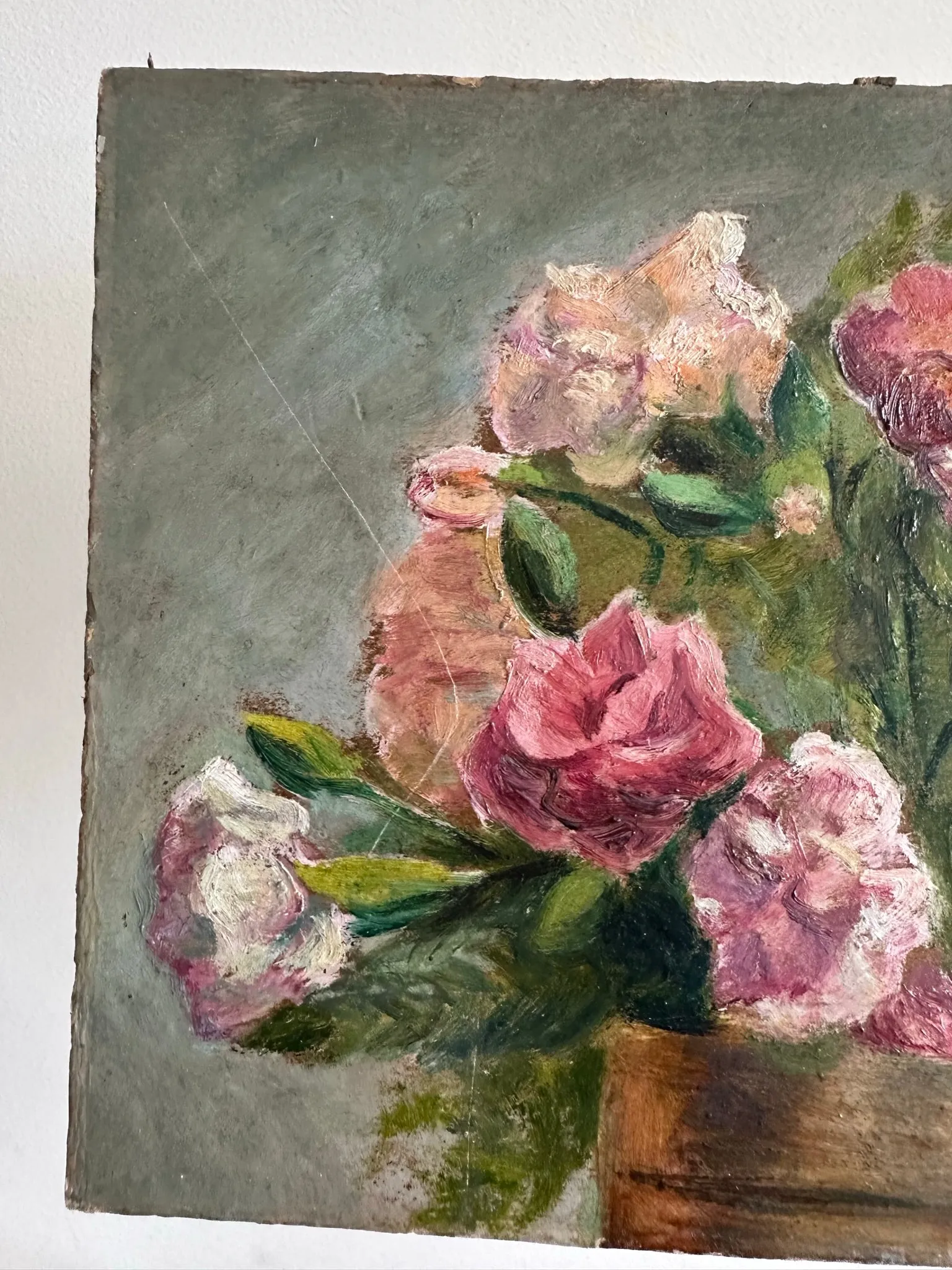 Peinture bouquet de fleurs roses fond bleu gris, sur carton épais 1920